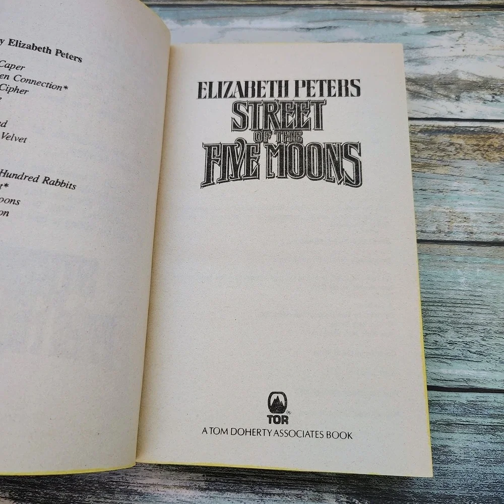 Street of the Five Moons Elizabeth Peters 1987 Tor 1st Ed Vicky Bliss Mystery PB